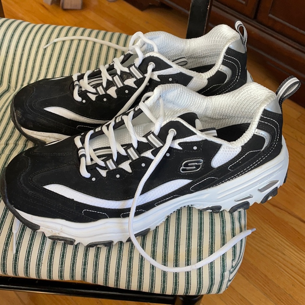 Sketchers air-cooled memory foam sneakers size 10